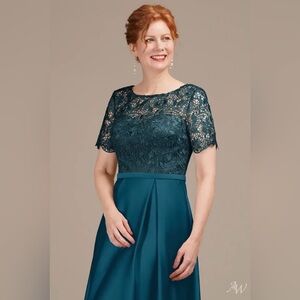 AW SEBASTIANE DRESS
Peacock Chic High-Low Lace Dress Sz 14